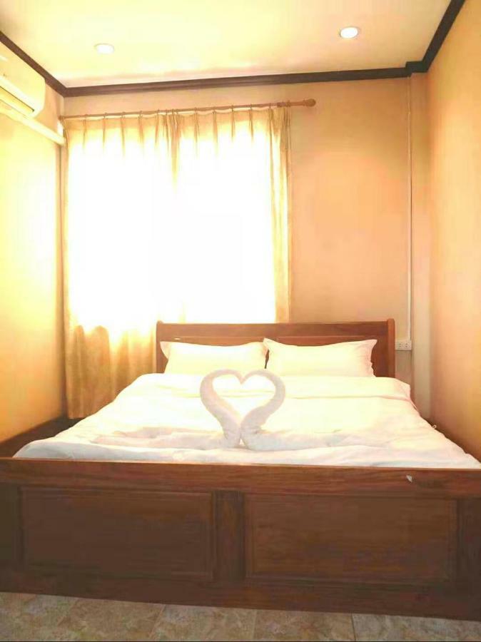Green Land Hotel Ban Nongdouang Extérieur photo